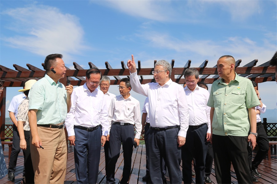 2024.06.23全國政協(xié)副主席、民盟中央常務(wù)副主席、中國科學(xué)院院士、清華大學(xué)副校長王光謙蒞臨金徽股份視察.jpg