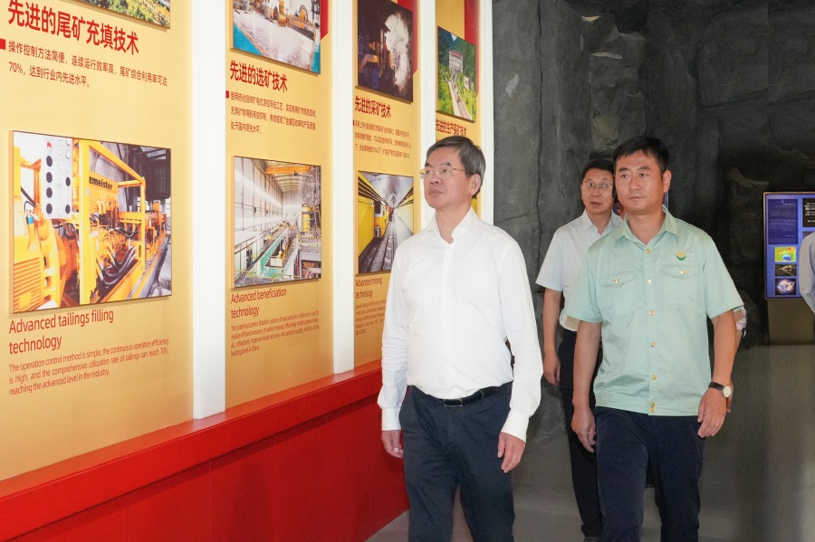 2024.06.23全國政協(xié)委員、省政協(xié)主席、黨組書記莊國泰蒞臨金徽股份指導(dǎo)工作.jpg