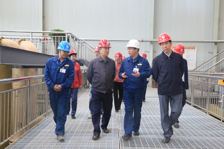 20-2016年5月，國家水利部原副部長朱登銓一行蒞臨金徽股份調(diào)研項目建設(shè)工作。.jpg