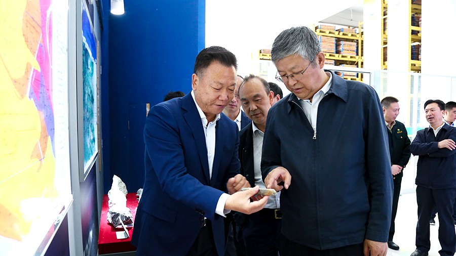 33-2021年5月，隴南市委書記張珂兵蒞臨礦區(qū)調(diào)研尾礦庫治理及綠色礦山建設(shè)情況。.jpg