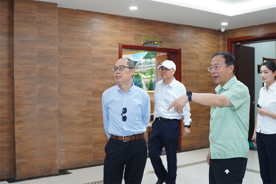 2024.06.23重慶市政協(xié)副主席、民盟市委會主委杜惠平蒞臨金徽股份調(diào)研.jpg