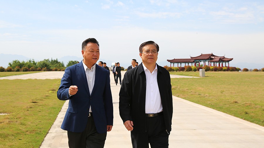 30-2021年5月，省人民檢察院黨組書記、檢察長朱玉蒞臨金徽股份調(diào)研綠色礦山建設(shè)工作。.jpg