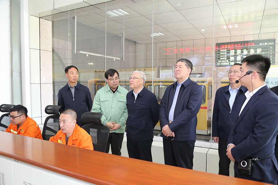 全國政協(xié)常委，省政協(xié)副主席，民進(jìn)中央常委、甘肅省主委尚勛武調(diào)研金徽股份時強調(diào)，要加強科技創(chuàng)新與人才培養(yǎng)。-900.jpg
